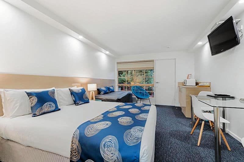 Guest room at Bay City Geelong Motel.