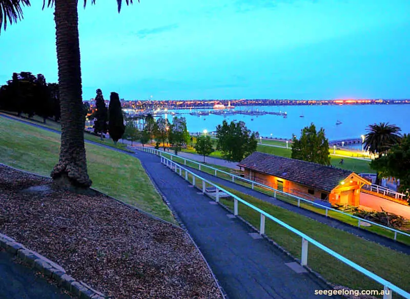 Dusk at Geelong Eastern Beach.