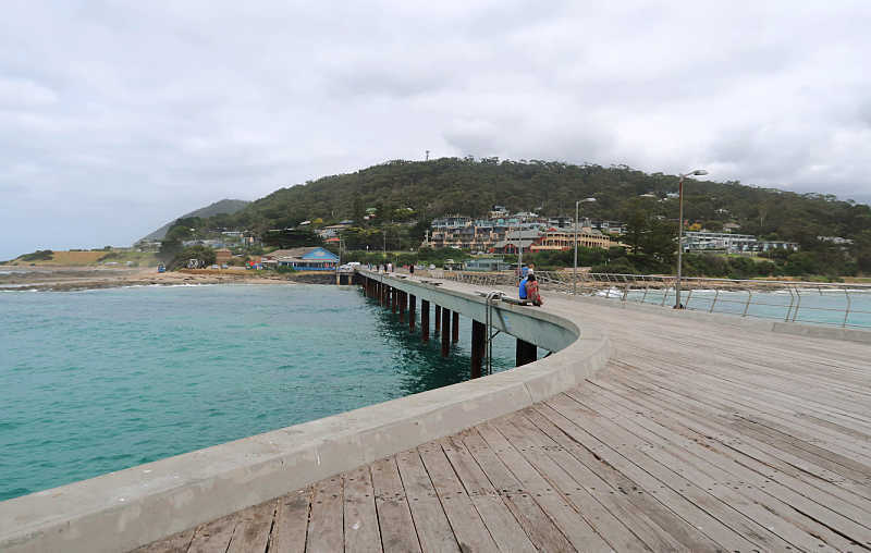 View of Lorne Pier, Lorne Pier Seafood Restaurant, and shoreline.