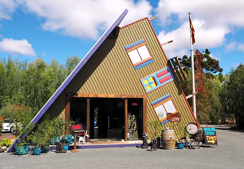 The upside down Oakdene Cellar Door.