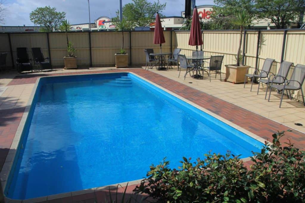 Pool area at Parkside cheap Geelong motel .